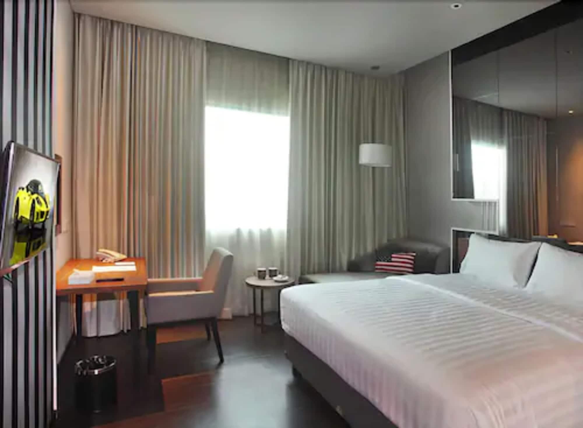 Cabin Hotel Джакарта Экстерьер фото