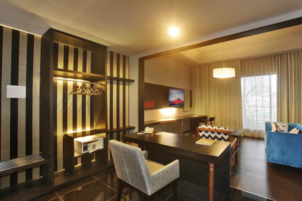 Cabin Hotel Джакарта Экстерьер фото